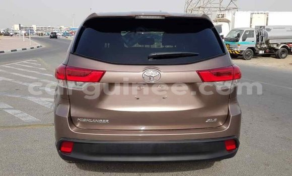 Acheter Import Voiture Toyota Highlander Marron à Import - Dubai, Conakry Acheter Import Voiture Toyota Highlander Marron à Import - Dubai, Conakry