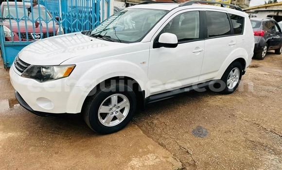 Acheter Occasion Voiture Mitsubishi Triton Blanc à Conakry, Conakry Acheter Occasion Voiture Mitsubishi Triton Blanc à Conakry, Conakry