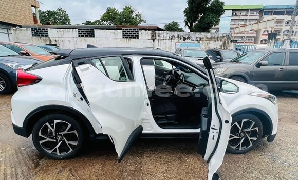 Acheter Occasion Voiture Toyota C-HR Blanc à Conakry, Conakry Acheter Occasion Voiture Toyota C-HR Blanc à Conakry, Conakry