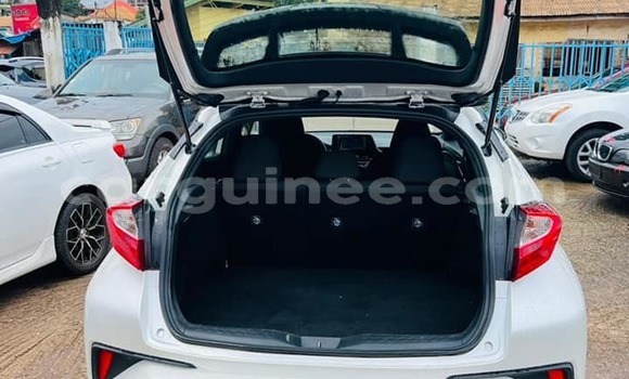 Acheter Occasion Voiture Toyota C-HR Blanc à Conakry, Conakry Acheter Occasion Voiture Toyota C-HR Blanc à Conakry, Conakry