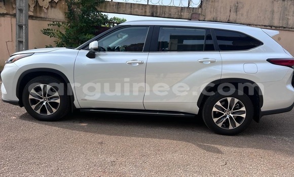 Buy New Toyota Highlander White Car in Conakry in Conakry Buy New Toyota Highlander White Car in Conakry in Conakry