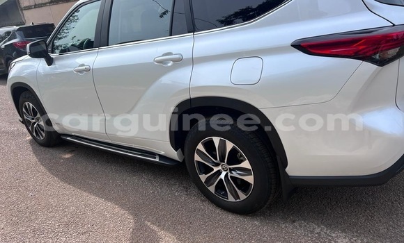Buy New Toyota Highlander White Car in Conakry in Conakry Buy New Toyota Highlander White Car in Conakry in Conakry