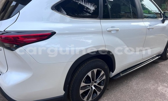 Buy New Toyota Highlander White Car in Conakry in Conakry Buy New Toyota Highlander White Car in Conakry in Conakry