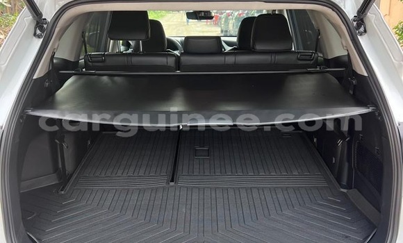 Buy New Toyota Highlander White Car in Conakry in Conakry Buy New Toyota Highlander White Car in Conakry in Conakry