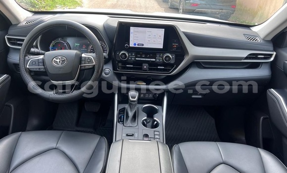Buy New Toyota Highlander White Car in Conakry in Conakry Buy New Toyota Highlander White Car in Conakry in Conakry