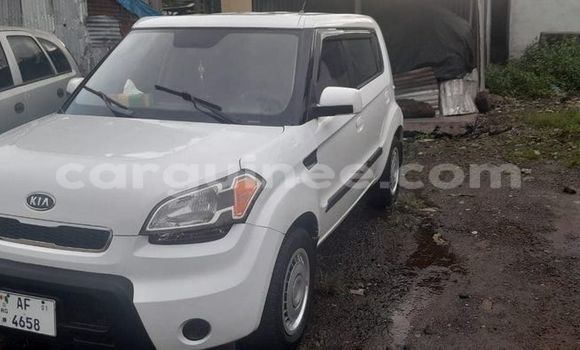 Buy Used Kia Elan White Car in Conakry in Conakry Buy Used Kia Elan White Car in Conakry in Conakry