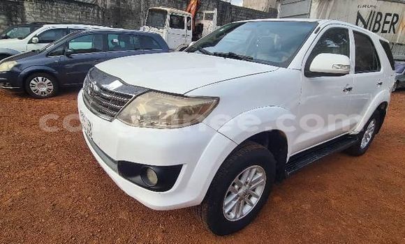 Acheter Occasion Voiture Toyota Fortuner Blanc à Conakry, Conakry Acheter Occasion Voiture Toyota Fortuner Blanc à Conakry, Conakry