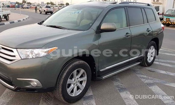 Acheter Import Voiture Toyota Highlander Vert à Import - Dubai, Conakry Acheter Import Voiture Toyota Highlander Vert à Import - Dubai, Conakry