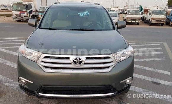 Acheter Import Voiture Toyota Highlander Vert à Import - Dubai, Conakry Acheter Import Voiture Toyota Highlander Vert à Import - Dubai, Conakry