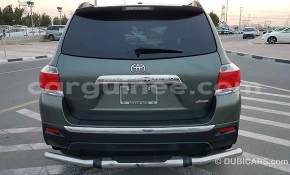 Acheter Import Voiture Toyota Highlander Vert à Import - Dubai, Conakry Acheter Import Voiture Toyota Highlander Vert à Import - Dubai, Conakry