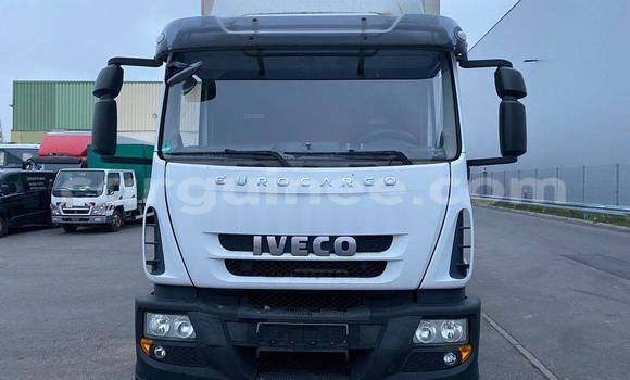 Buy Used Hyundai Chorus White Truck in Conakry in Conakry Buy Used Hyundai Chorus White Truck in Conakry in Conakry