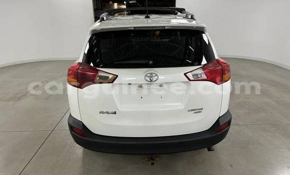 Acheter Occasion Voiture Toyota RAV4 Blanc à Conakry, Conakry Acheter Occasion Voiture Toyota RAV4 Blanc à Conakry, Conakry