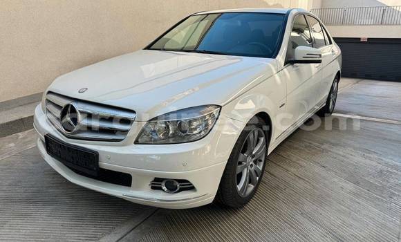 Buy Used Mercedes-Benz C–Class White Car in Conakry in Conakry Buy Used Mercedes-Benz C–Class White Car in Conakry in Conakry