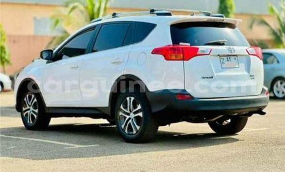 Acheter Occasion Voiture Toyota RAV4 Blanc à Conakry, Conakry Acheter Occasion Voiture Toyota RAV4 Blanc à Conakry, Conakry