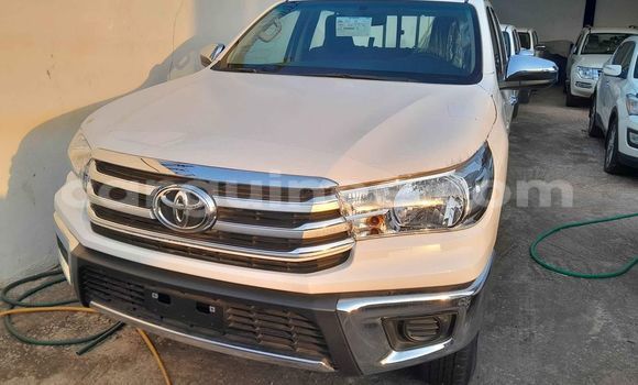 Buy Used Toyota Hilux White Car in Conakry in Conakry Buy Used Toyota Hilux White Car in Conakry in Conakry