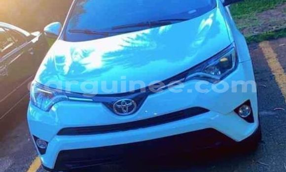 Acheter Occasion Voiture Toyota RAV4 Blanc à Conakry, Conakry Acheter Occasion Voiture Toyota RAV4 Blanc à Conakry, Conakry