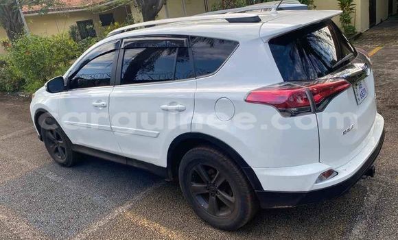 Acheter Occasion Voiture Toyota RAV4 Blanc à Conakry, Conakry Acheter Occasion Voiture Toyota RAV4 Blanc à Conakry, Conakry