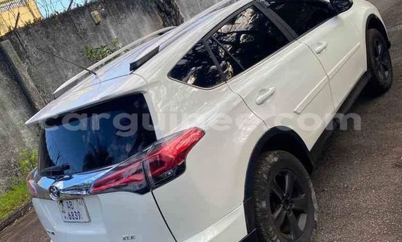 Acheter Occasion Voiture Toyota RAV4 Blanc à Conakry, Conakry Acheter Occasion Voiture Toyota RAV4 Blanc à Conakry, Conakry