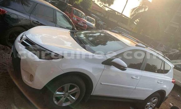 Acheter Occasion Voiture Toyota RAV4 Blanc à Conakry, Conakry Acheter Occasion Voiture Toyota RAV4 Blanc à Conakry, Conakry