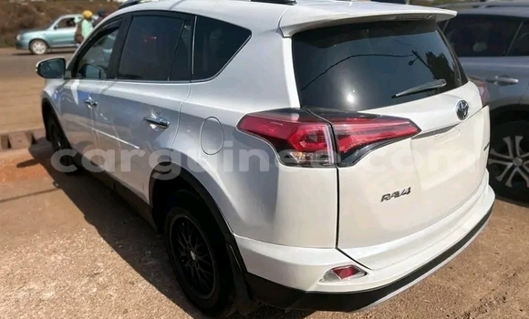 Buy Used Toyota RAV4 White Car in Conakry in Conakry Buy Used Toyota RAV4 White Car in Conakry in Conakry