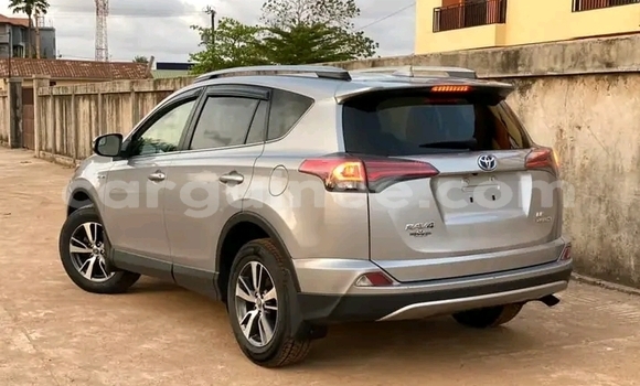 Buy Used Toyota RAV4 Beige Car in Conakry in Conakry Buy Used Toyota RAV4 Beige Car in Conakry in Conakry