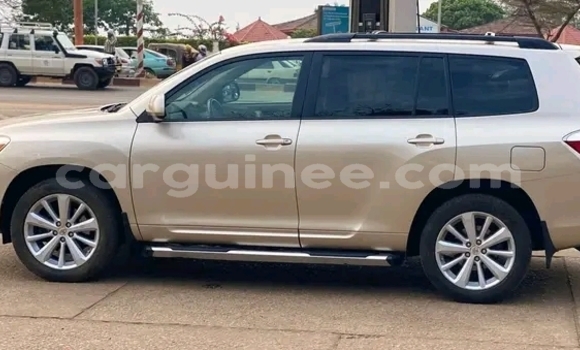 Buy Used Toyota Highlander Brown Car in Conakry in Conakry Buy Used Toyota Highlander Brown Car in Conakry in Conakry