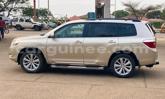 Buy Used Toyota Highlander Brown Car in Conakry in Conakry Buy Used Toyota Highlander Brown Car in Conakry in Conakry