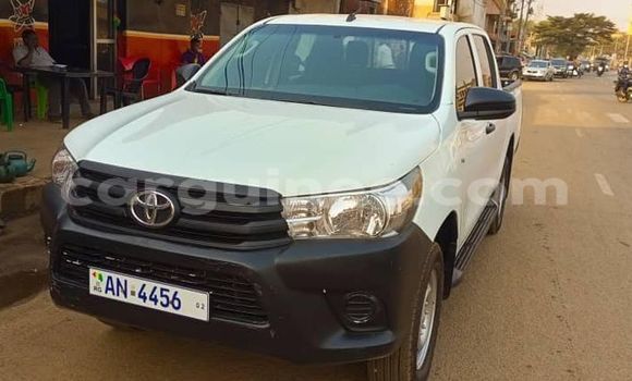 Buy Used Toyota Hilux White Car in Conakry in Conakry Buy Used Toyota Hilux White Car in Conakry in Conakry