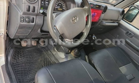 Buy Used Toyota Land Cruiser White Car in Conakry in Conakry Buy Used Toyota Land Cruiser White Car in Conakry in Conakry