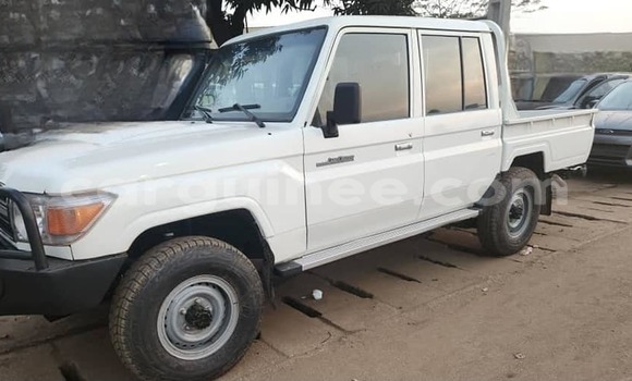 Buy Used Toyota Land Cruiser White Car in Conakry in Conakry Buy Used Toyota Land Cruiser White Car in Conakry in Conakry