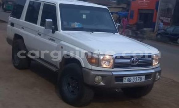 Buy Used Toyota Land Cruiser Prado White Car in Conakry in Conakry Buy Used Toyota Land Cruiser Prado White Car in Conakry in Conakry