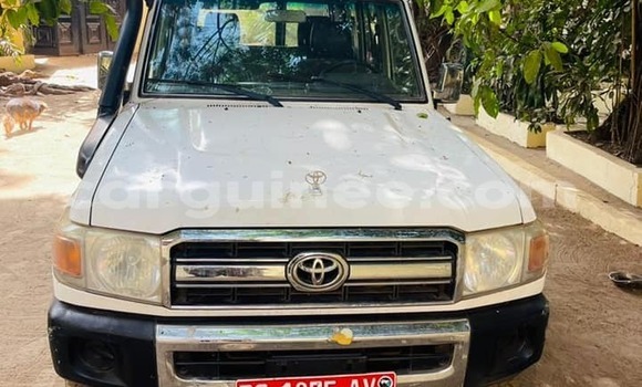 Buy Used Toyota Land Cruiser Prado White Car in Conakry in Conakry Buy Used Toyota Land Cruiser Prado White Car in Conakry in Conakry