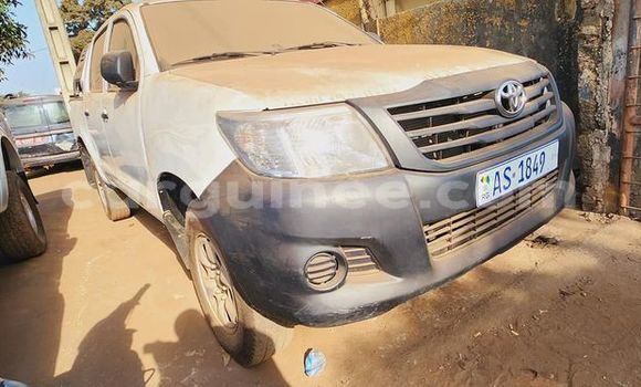 Buy Used Toyota Hilux White Car in Conakry in Conakry Buy Used Toyota Hilux White Car in Conakry in Conakry
