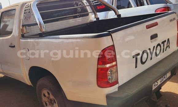 Buy Used Toyota Hilux White Car in Conakry in Conakry Buy Used Toyota Hilux White Car in Conakry in Conakry