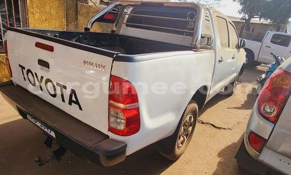 Buy Used Toyota Hilux White Car in Conakry in Conakry Buy Used Toyota Hilux White Car in Conakry in Conakry