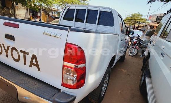 Buy Used Toyota Hilux White Car in Conakry in Conakry Buy Used Toyota Hilux White Car in Conakry in Conakry