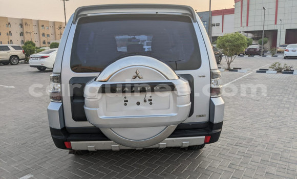 Buy Used Mitsubishi Pajero Silver Car in Coyah in Coyah Buy Used Mitsubishi Pajero Silver Car in Coyah in Coyah