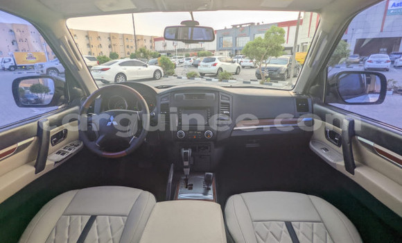 Buy Used Mitsubishi Pajero Silver Car in Coyah in Coyah Buy Used Mitsubishi Pajero Silver Car in Coyah in Coyah