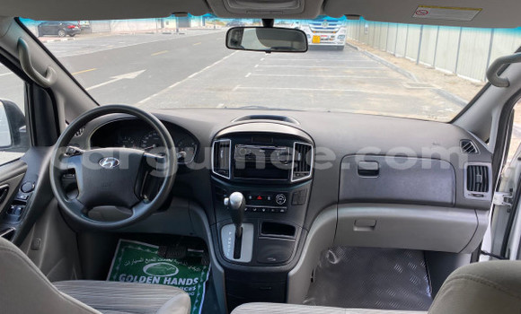 Buy Used Hyundai H1 White Car in Coyah in Coyah Buy Used Hyundai H1 White Car in Coyah in Coyah