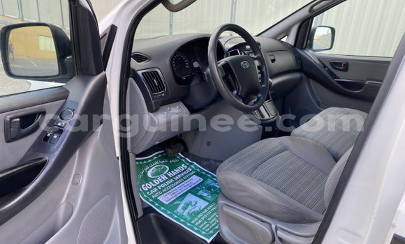 Buy Used Hyundai H1 White Car in Coyah in Coyah Buy Used Hyundai H1 White Car in Coyah in Coyah