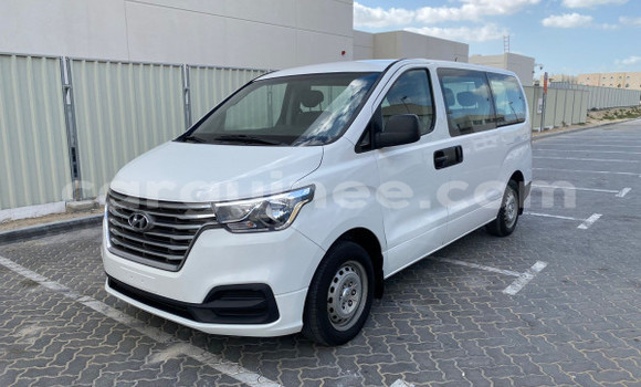Buy Used Hyundai H1 White Car in Coyah in Coyah Buy Used Hyundai H1 White Car in Coyah in Coyah