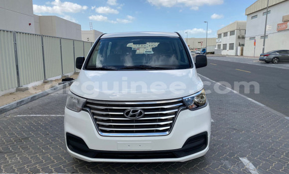 Buy Used Hyundai H1 White Car in Coyah in Coyah Buy Used Hyundai H1 White Car in Coyah in Coyah