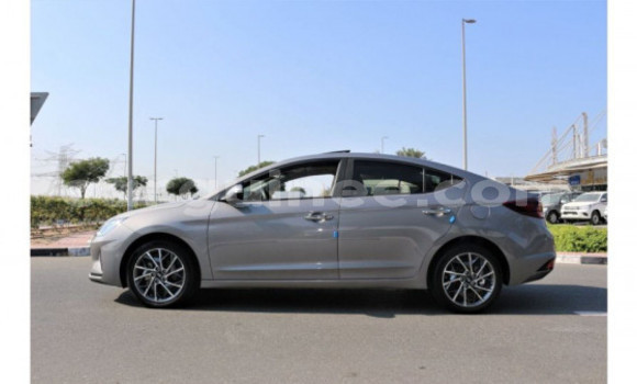 Buy Used Hyundai Elantra Silver Car in Coyah in Coyah Buy Used Hyundai Elantra Silver Car in Coyah in Coyah