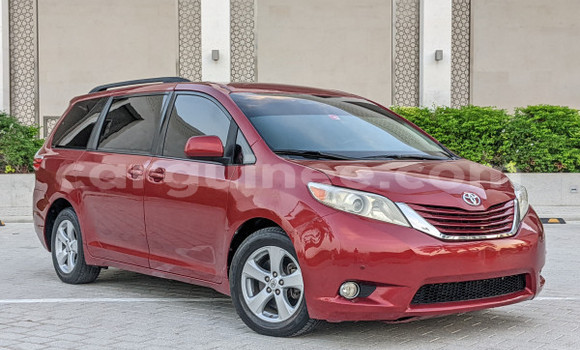 Buy Used Toyota Sienna Red Car in Conakry in Conakry Buy Used Toyota Sienna Red Car in Conakry in Conakry