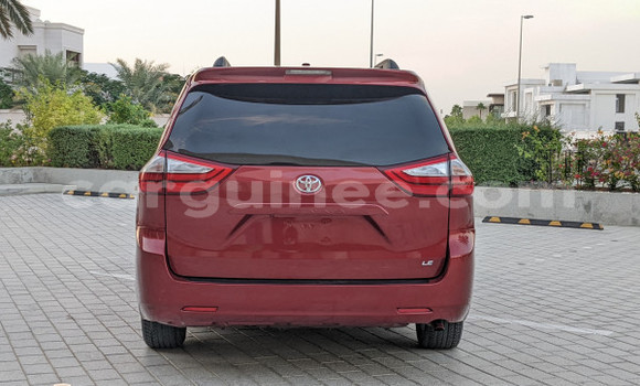 Buy Used Toyota Sienna Red Car in Conakry in Conakry Buy Used Toyota Sienna Red Car in Conakry in Conakry