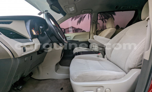 Buy Used Toyota Sienna Red Car in Conakry in Conakry Buy Used Toyota Sienna Red Car in Conakry in Conakry
