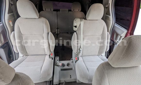 Buy Used Toyota Sienna Red Car in Conakry in Conakry Buy Used Toyota Sienna Red Car in Conakry in Conakry