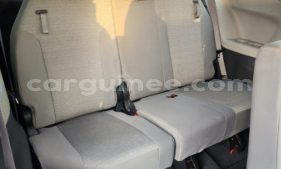 Buy Used Toyota Sienna Red Car in Conakry in Conakry Buy Used Toyota Sienna Red Car in Conakry in Conakry