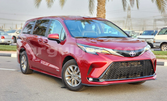 Buy Used Toyota Sienna Red Car in Conakry in Conakry Buy Used Toyota Sienna Red Car in Conakry in Conakry
