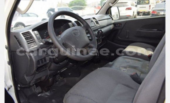 Buy Used Toyota Hiace White Car in Conakry in Conakry Buy Used Toyota Hiace White Car in Conakry in Conakry